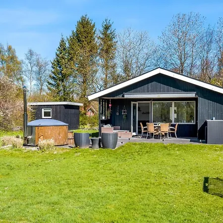Kennet - 30km From The Sea By Interhome