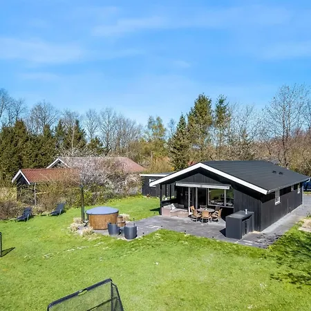Kennet - 30km From The Sea By Interhome